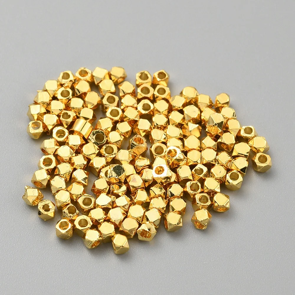 Mässingspärlor Mini Kubform 2x2x2mm Gyllene Nickelfria, 30-pack